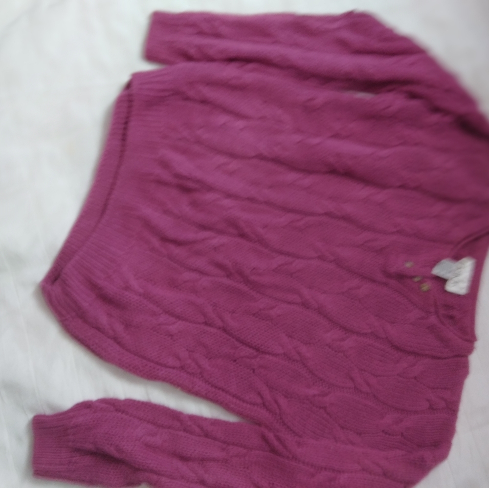 4 Sweaters - Picture 2 of 7
